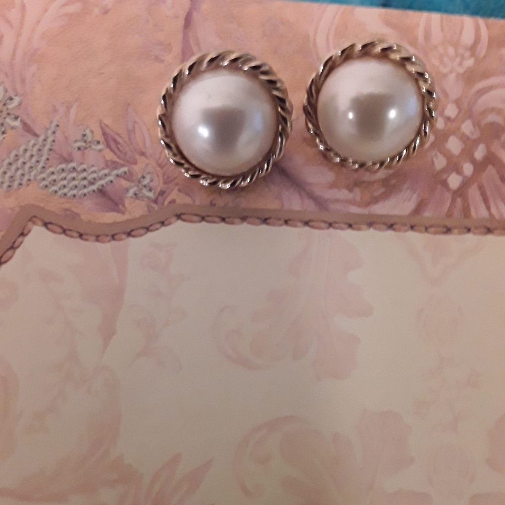 Vintage faux pearl clip on earrings